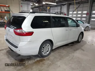 2015 Toyota Sienna XLE with VIN 5TDYK3DC8FS598525, listed as a IAAI auction lot 41918825 with 128,557 mi miles. Bid and sale history available at carsss.com. Image 4.