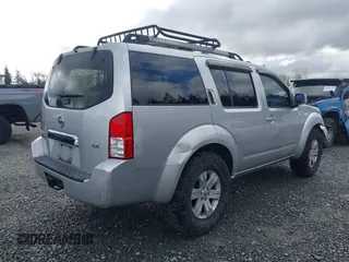 2005 Nissan Pathfinder SE z VIN 5N1AR18W35C790033, wystawiony jako IAAI lot #41949129 z przebiegiem 227 199 mil mil oraz . Historia ofert i sprzedaży dostępna na DreamBid. Obrazek 4.