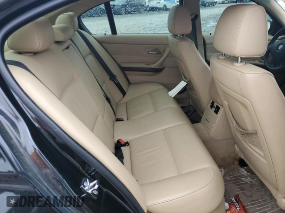 2006 BMW 3 Series 325i z VIN WBAVB13546KX39539, wystawiony jako Copart lot #54245225 z przebiegiem 217 453 mil mil oraz Czysty tytuł • Clean title. Historia ofert i sprzedaży dostępna na DreamBid. Obrazek 10.