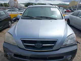2004 Kia Sorento LX with VIN KNDJC733145251807, listed as a IAAI auction lot 41975263 with 172,247 mi miles. Bid and sale history available at carsss.com. Image 6.