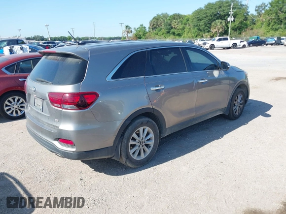 2019 Kia Sorento LX with VIN 5XYPG4A3XKG547848, listed as a IAAI auction lot 42023357 with 189,258 mi miles. Bid and sale history available at carsss.com. Image 4.