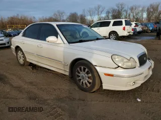 2004 Hyundai Sonata GLS with VIN KMHWF35H84A957433, listed as a Copart auction lot 82852774 with 187,857 mi miles and Salvage Title. Bid and sale history available at carsss.com. Image 4.