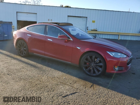 2015 Tesla Model S 85D with VIN 5YJSA1E40FF114095, listed as a Copart auction lot 84114284 with 114,882 mi miles and Salvage Title. Bid and sale history available at carsss.com. Image 4.