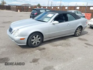 2003 Mercedes-Benz CLK 320 z VIN WDBLK65G23T144294, wystawiony jako IAAI lot #41877556 z przebiegiem 83 649 mil mil oraz . Historia ofert i sprzedaży dostępna na DreamBid. Obrazek 2.