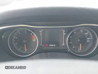 2021 Jeep Cherokee Latitude z VIN 1C4PJMCB8MD125181, wystawiony jako IAAI lot #41273576 z przebiegiem 47 550 mil mil oraz . Historia ofert i sprzedaży dostępna na DreamBid. Obrazek 7.