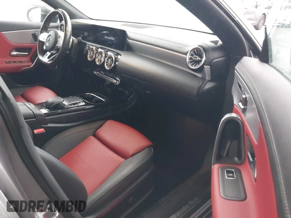 2020 Mercedes-Benz CLA 250 z VIN W1K5J4GB6LN106225, wystawiony jako IAAI lot #41504703 z przebiegiem 51 357 mil mil oraz . Historia ofert i sprzedaży dostępna na DreamBid. Obrazek 5.