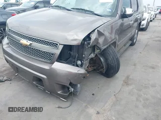 2011 Chevrolet Tahoe LTZ z VIN 1GNSCCE08BR394055, wystawiony jako IAAI lot #42171847 z przebiegiem 112 163 mil mil oraz . Historia ofert i sprzedaży dostępna na DreamBid. Obrazek 17.