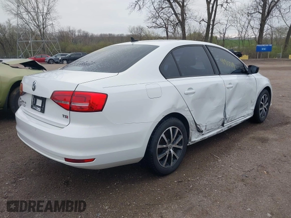2015 Volkswagen Jetta Sedan 1.8T SE with VIN 3VWD17AJ4FM350619, listed as a IAAI auction lot 41917719 with 135,561 mi miles. Bid and sale history available at carsss.com. Image 4.