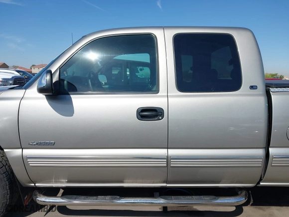 2000 Chevrolet Silverado 1500 LS with VIN 2GCEK19T0Y1205109, listed as a IAAI auction lot 41999548 with 159,571 mi miles. Bid and sale history available at carsss.com. Image 14.