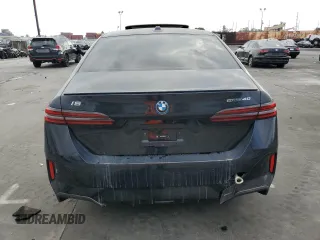 2024 BMW i5 eDrive40 z VIN WBY33FK03RCR93119, wystawiony jako Copart lot #76124194 z przebiegiem Nie podano mil oraz Szkody całkowita. Historia ofert i sprzedaży dostępna na DreamBid. Obrazek 6.