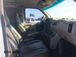 1998 Chevrolet Chevy Van z VIN 1GCGG25R5W1000785, wystawiony jako IAAI lot #41797093 z przebiegiem 156 517 mil mil oraz . Historia ofert i sprzedaży dostępna na DreamBid. Obrazek 5.