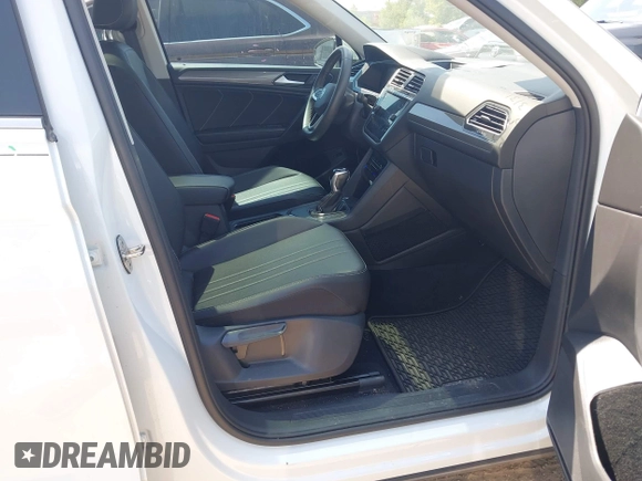 2022 Volkswagen Tiguan SE with VIN 3VV3B7AX7NM032705, listed as a IAAI auction lot 41987713 with 34,010 mi miles and . Bid and sale history available at DreamBid. Image 5.
