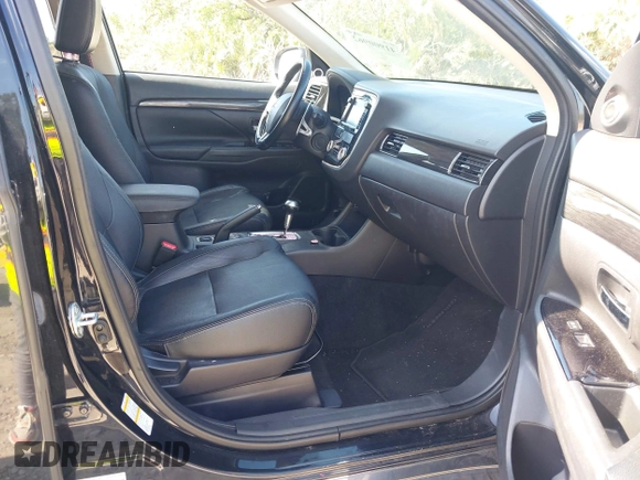 2016 Mitsubishi Outlander GT with VIN JA4JZ4AX0GZ017846, listed as a IAAI auction lot 41900962 with 117,604 mi miles and . Bid and sale history available at DreamBid. Image 5.