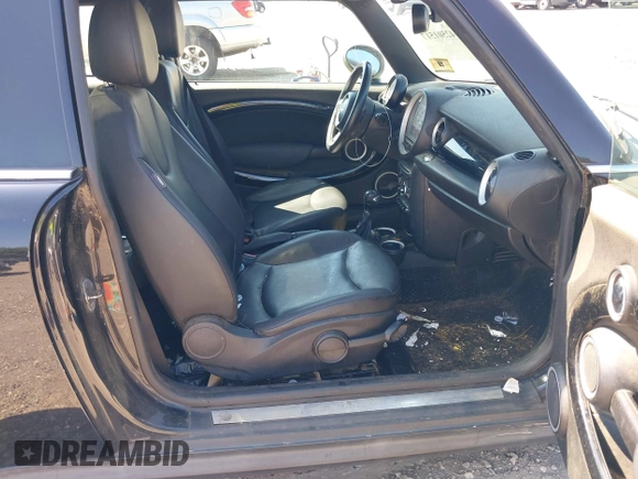 2013 MINI Hardtop with VIN WMWSU3C54DT689273, listed as a IAAI auction lot 42501517 with 100,194 mi miles and . Bid and sale history available at DreamBid. Image 5.