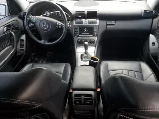 2005 Mercedes-Benz C 55 AMG z VIN WDBRF76J85F578476, wystawiony jako Copart lot #88334725 z przebiegiem 190 507 mil mil oraz Szkoda całkowita • Salvage title. Historia ofert i sprzedaży dostępna na DreamBid. Obrazek 8.