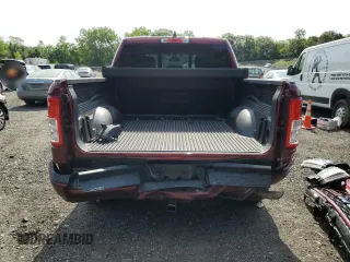 2022 Ram 1500 Big Horn z VIN 1C6RRFFGXNN296442, wystawiony jako Copart lot #64558045 z przebiegiem 33 925 mil mil oraz Szkoda całkowita • Salvage title. Historia ofert i sprzedaży dostępna na DreamBid. Obrazek 6.