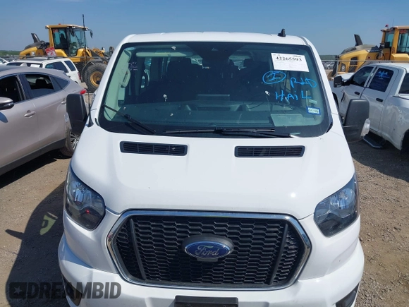 2024 Ford Transit Passenger XL z VIN 1FBAX2Y86RKA08969, wystawiony jako IAAI lot #42265593 z przebiegiem 27 690 mil mil oraz . Historia ofert i sprzedaży dostępna na DreamBid. Obrazek 6.