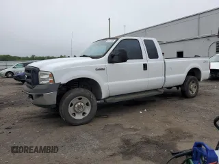 2006 Ford F-250 XL z VIN 1FTSX21586ED44391, wystawiony jako Copart lot #61177305 z przebiegiem 128 370 mil mil oraz Czysty tytuł • Clean title. Historia ofert i sprzedaży dostępna na DreamBid. Obrazek 1.