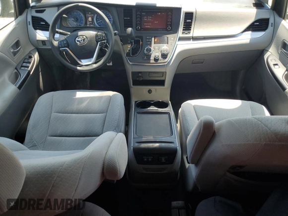 2018 Toyota Sienna LE Auto Access Seat z VIN 5TDKZ3DC5JS940670, wystawiony jako Copart lot #63253685 z przebiegiem 92 604 mil mil oraz Szkoda całkowita • Salvage title. Historia ofert i sprzedaży dostępna na DreamBid. Obrazek 8.