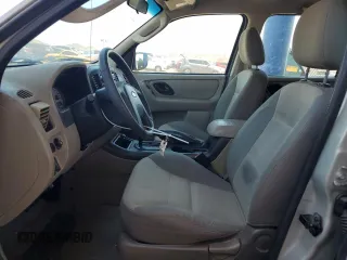2005 Ford Escape XLS Value with VIN 1FMYU02Z05KA40024, listed as a Copart auction lot 66042064 with 130,677 mi miles and Salvage Title. Bid and sale history available at carsss.com. Image 7.