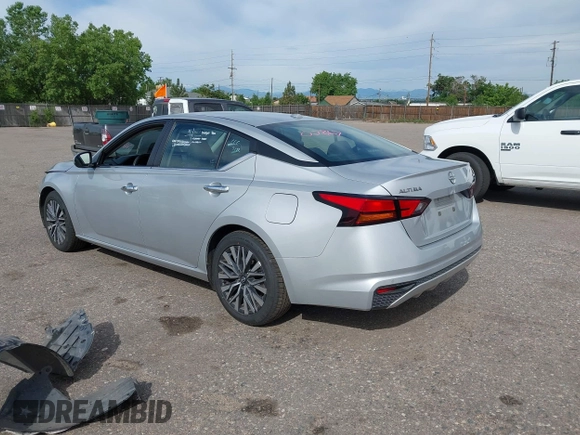 2023 Nissan Altima SV z VIN 1N4BL4DV4PN332376, wystawiony jako IAAI lot #42402867 z przebiegiem 51 763 mil mil oraz . Historia ofert i sprzedaży dostępna na DreamBid. Obrazek 3.