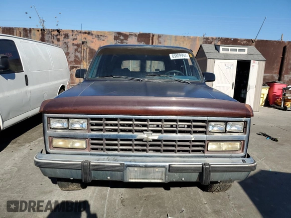 1991 Chevrolet Suburban z VIN 1GNGR26N2MF124400, wystawiony jako Copart lot #85809994 z przebiegiem 160 922 mil mil oraz Czysty tytuł • Clean title. Historia ofert i sprzedaży dostępna na DreamBid. Obrazek 5.