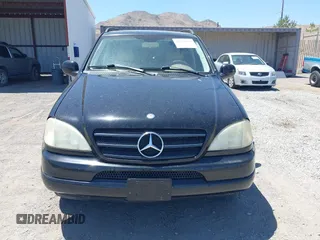 2001 Mercedes-Benz M 320/430/500 z VIN 4JGAB54E21A228753, wystawiony jako IAAI lot #42524834 z przebiegiem 181 107 mil mil oraz . Historia ofert i sprzedaży dostępna na DreamBid. Obrazek 6.