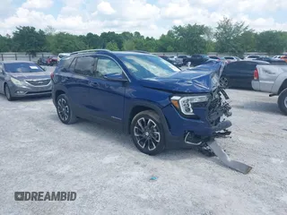 2023 GMC Terrain SLT z VIN 3GKALPEG0PL167003, wystawiony jako IAAI lot #42155979 z przebiegiem 42 120 mil mil oraz . Historia ofert i sprzedaży dostępna na DreamBid. Obrazek 1.