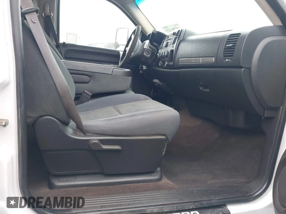 2008 GMC Sierra 3500HD SRW SLT z VIN 1GTHK33648F182602, wystawiony jako IAAI lot #41791227 z przebiegiem 385 336 mil mil oraz . Historia ofert i sprzedaży dostępna na DreamBid. Obrazek 5.