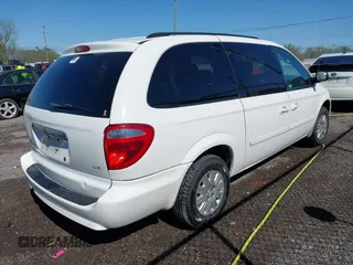 2007 Chrysler Town & Country LWB LX with VIN 2A4GP44R77R190593, listed as a IAAI auction lot 42041817 with 83,938 mi miles. Bid and sale history available at carsss.com. Image 4.