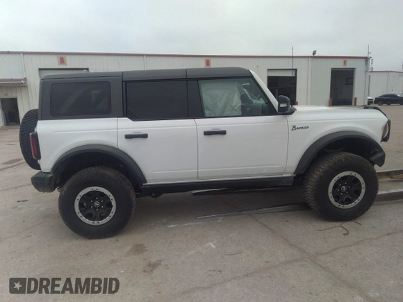 2023 Ford Bronco z VIN 1FMEE5DP9PLB30696, wystawiony jako IAAI lot #41468543 z przebiegiem 12 465 mil mil oraz . Historia ofert i sprzedaży dostępna na DreamBid. Obrazek 13.