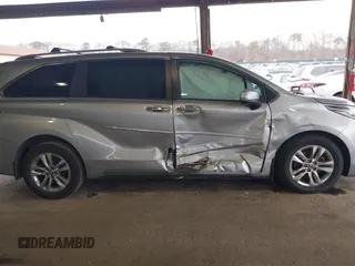 2022 Toyota Sienna Limited with VIN 5TDZSKFC4NS045056, listed as a IAAI auction lot 41256209 with 85,633 mi miles. Bid and sale history available at carsss.com. Image 13.