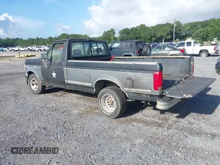 1993 Ford F-150 z VIN 1FTDF15H8PLA49895, wystawiony jako IAAI lot #42766515 z przebiegiem Nie podano mil oraz . Historia ofert i sprzedaży dostępna na DreamBid. Obrazek 3.