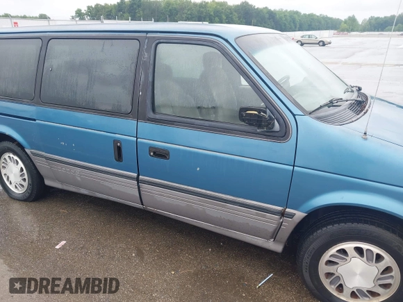 1992 Dodge Grand Caravan z VIN 1B4GH54R6NX218758, wystawiony jako IAAI lot #42362782 z przebiegiem 172 142 mil mil oraz . Historia ofert i sprzedaży dostępna na DreamBid. Obrazek 6.