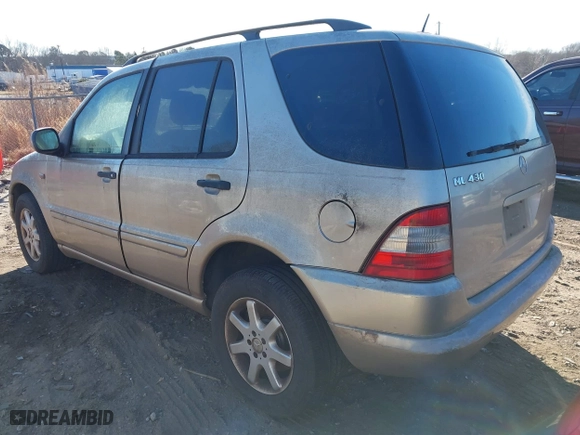 2001 Mercedes-Benz M-Class with VIN 4JGAB72E51A247926, listed as a IAAI auction lot 41277111 with 208,817 mi miles. Bid and sale history available at carsss.com. Image 3.