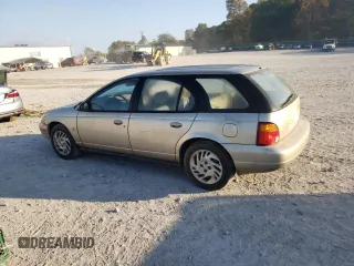 1998 Saturn SW z VIN 1G8ZK8279WZ246084, wystawiony jako Copart lot #77267514 z przebiegiem 143 224 mil mil oraz Tytuł czysty. Historia ofert i sprzedaży dostępna na DreamBid. Obrazek 2.