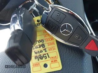 2019 Mercedes-Benz GLC 300 z VIN WDC0G4KB1KV128569, wystawiony jako IAAI lot #41822156 z przebiegiem 60 144 mil mil oraz . Historia ofert i sprzedaży dostępna na DreamBid. Obrazek 11.