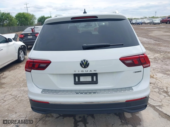 2024 Volkswagen Tiguan Wolfsburg Edition with VIN 3VV5B7AX1RM232736, listed as a IAAI auction lot 41913474 with 9,160 mi miles. Bid and sale history available at carsss.com. Image 16.