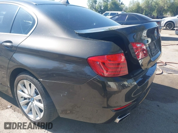 2015 BMW 5 Series 550i z VIN WBAKN9C53FD682327, wystawiony jako IAAI lot #42314810 z przebiegiem 131 794 mil mil oraz . Historia ofert i sprzedaży dostępna na DreamBid. Obrazek 19.