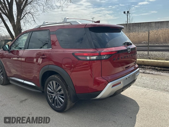 2023 Nissan Pathfinder Platinum z VIN 5N1DR3DH1PC265961, wystawiony jako Copart lot #50937965 z przebiegiem 20 268 mil mil oraz Czysty tytuł • Clean title. Historia ofert i sprzedaży dostępna na DreamBid. Obrazek 3.