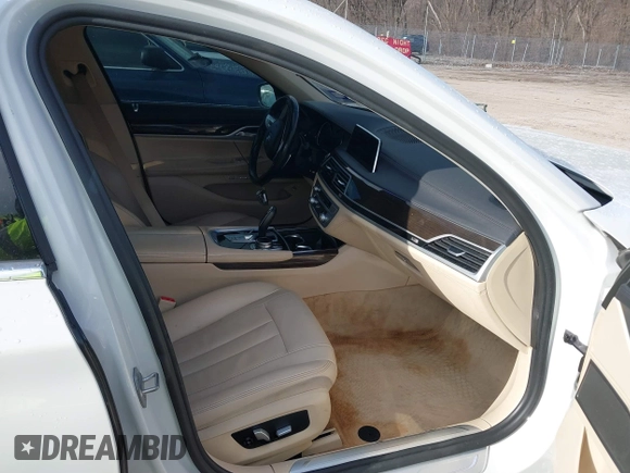 2018 BMW 7 Series 740i with VIN WBA7E2C50JG742505, listed as a IAAI auction lot 41238238 with 111,901 mi miles. Bid and sale history available at carsss.com. Image 5.