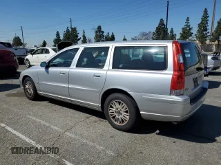 2005 Volvo V70 with VIN YV1SW640752467944, listed as a Copart auction lot 52462375 with 104,439 mi miles and Salvage Title. Bid and sale history available at carsss.com. Image 2.