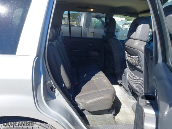 2004 Honda Pilot EX with VIN 2HKYF18514H592640, listed as a IAAI auction lot 41898618 with 230,866 mi miles. Bid and sale history available at carsss.com. Image 8.