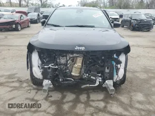 2024 Jeep Compass Latitude Lux with VIN 3C4NJDFN7RT121993, listed as a Copart auction lot 51472985 with 8,457 mi miles and Salvage title. Bid and sale history available at DreamBid. Image 5.