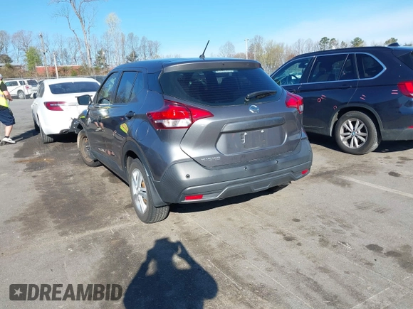 2020 Nissan Kicks S z VIN 3N1CP5BV7LL557951, wystawiony jako IAAI lot #41859008 z przebiegiem 46 566 mil mil oraz . Historia ofert i sprzedaży dostępna na DreamBid. Obrazek 3.