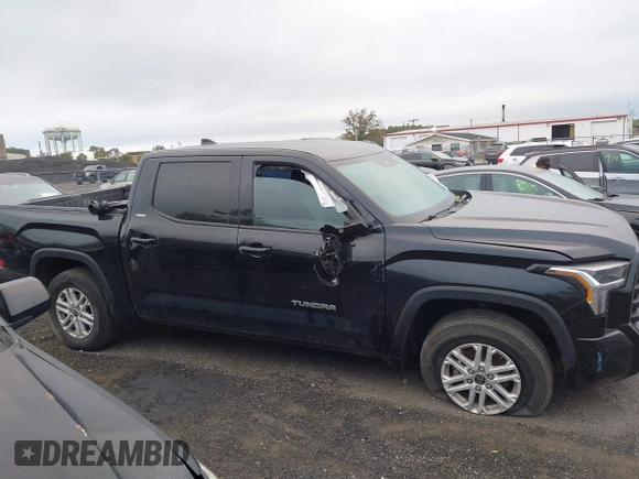 2022 Toyota Tundra 2WD SR5 with VIN 5TFLA5AB1NX001339, listed as a IAAI auction lot 40515694 with 47,644 mi miles. Bid and sale history available at carsss.com. Image 13.