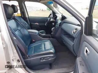 2009 Honda Pilot Touring with VIN 5FNYF48969B018075, listed as a IAAI auction lot 42052333 with 206,700 mi miles and . Bid and sale history available at carsss.com. Image 5.