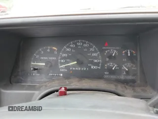 1995 GMC Sierra 3500 z VIN 1GTGC34K2SE536473, wystawiony jako IAAI lot #42487739 z przebiegiem 81 910 mil mil oraz . Historia ofert i sprzedaży dostępna na DreamBid. Obrazek 7.