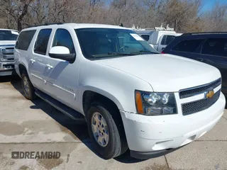 2011 Chevrolet Suburban LT with VIN 1GNSCJE07BR342646, listed as a IAAI auction lot 41698811 with 118,856 mi miles. Bid and sale history available at carsss.com. Image 1.
