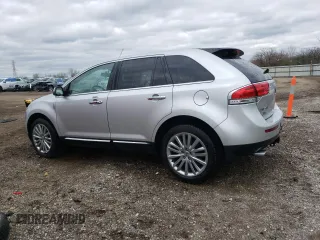 2011 Lincoln MKX z VIN 2LMDJ8JK2BBJ32076, wystawiony jako Copart lot #53683345 z przebiegiem 131 501 mil mil oraz Szkoda całkowita • Salvage title. Historia ofert i sprzedaży dostępna na DreamBid. Obrazek 2.